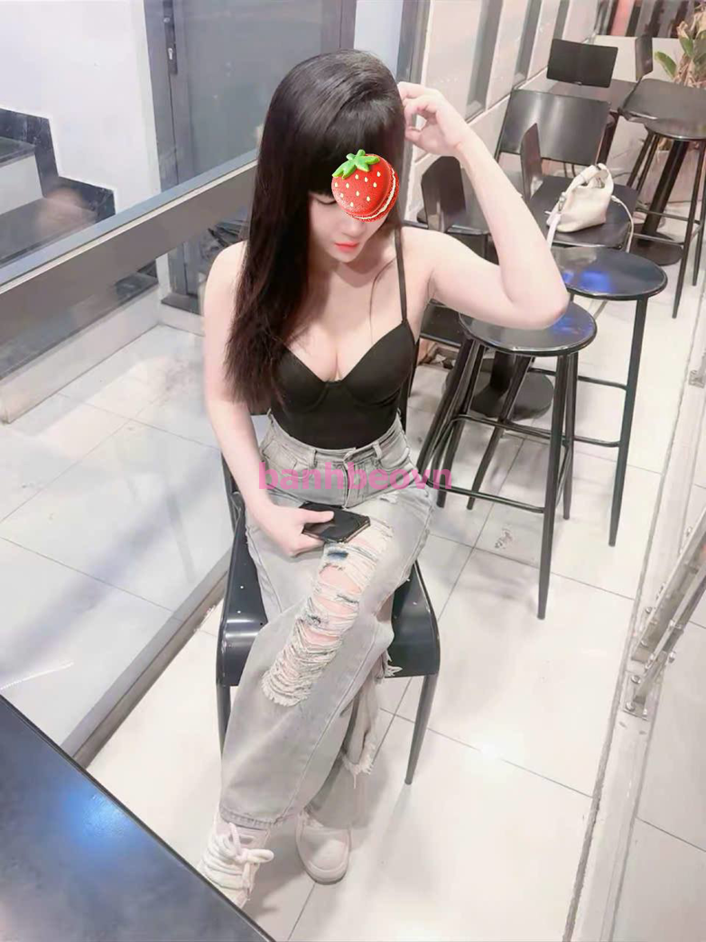 Thiên Vy 1999 hot girl 1m68 vào đời.