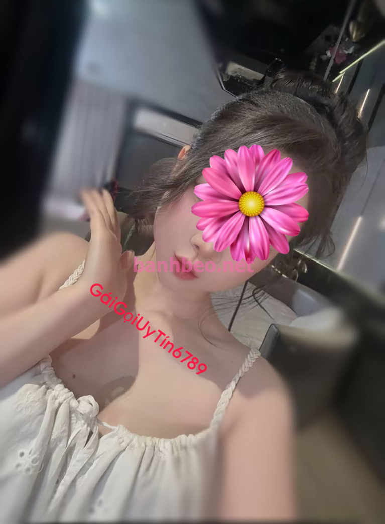 Hotgirl Gymer❤️QUỲNH NHI❤️Trẻ Xinh Da Trắng Body Cao Ráo Mình Dây Vú Đẹp-Vui Vẻ Nhiệt Tình