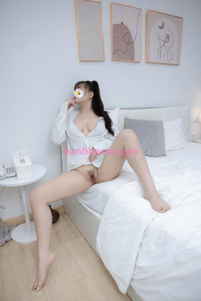Gia Hân_ Gái dâm chiều khách, làm tình cực phê