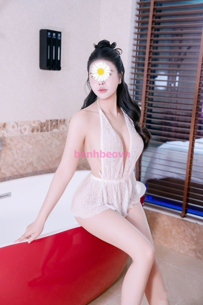Hương Giang - Khuôn Mặt Xinh Đẹp - Thân Hình Quyến Rũ - Body Chuẩn Đồng Hồ Cát - Vô Cùng Nóng Bỏng Và Hấp Dẫn