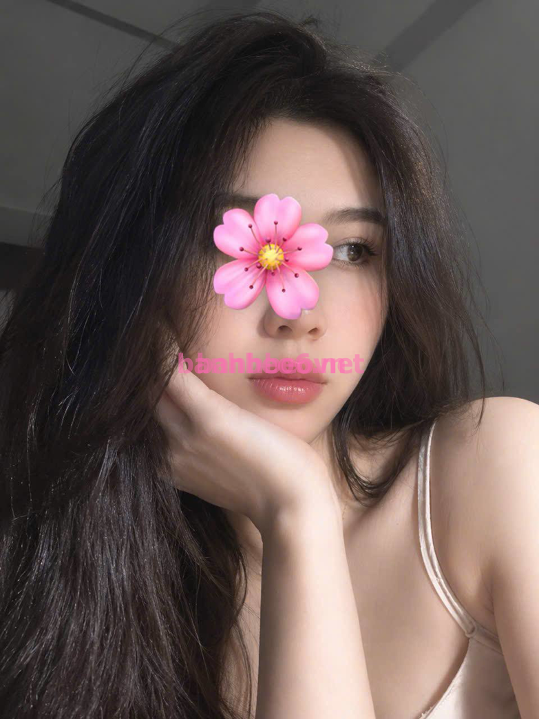 NGỌC LINH CUTE VÚ ĐẸP TRONG SÁNG LẦN ĐẦU ĐI LÀM CỰC CHIỀU KHÁCH
