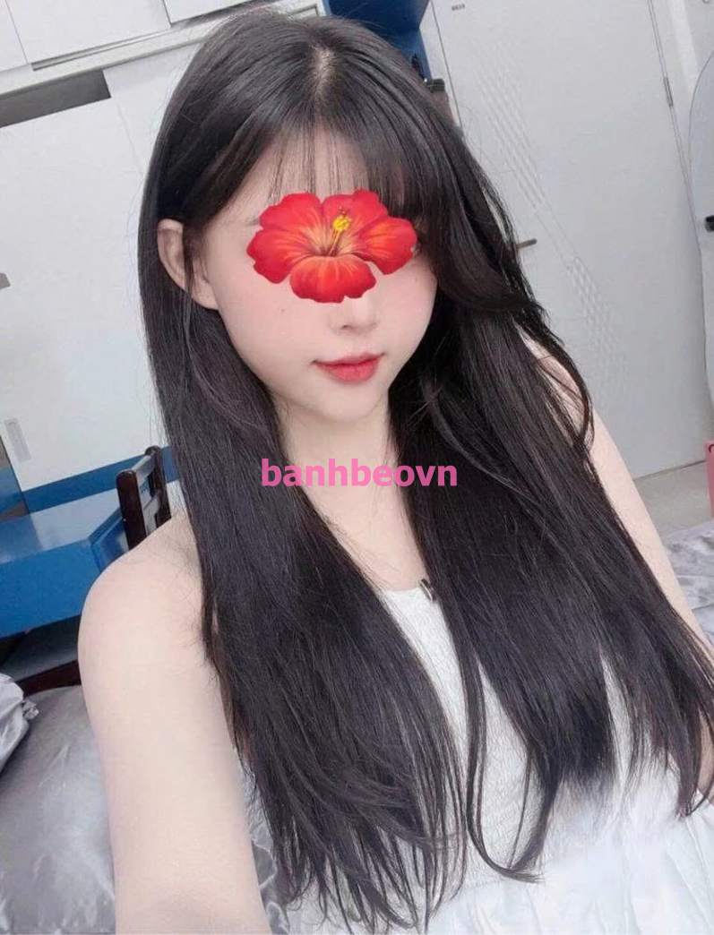 HOÀI VY  XINH NGOAN NGON HƠN NYC